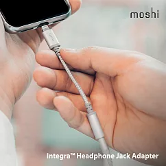 Moshi Integra™ 強韌系列 3.5mm 耳機轉接器銀白