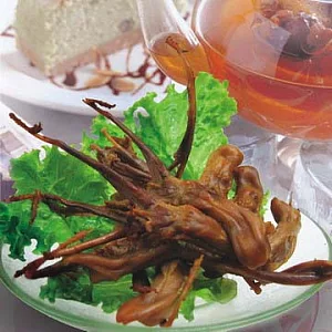 《鴨董香燻滷味》鴨舌頭