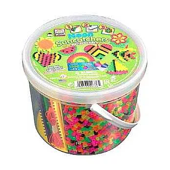 《Perler 拼拼豆豆》彩繪我的家 5,500 顆拼豆組合桶