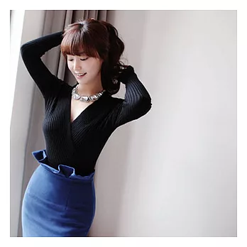 EOWYN。性感交叉深V領修身螺紋面長袖針織衫打底(預購)黑色M