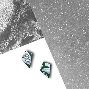 Woops 木頭手作耳環 顯微鏡下的愛情-隕石綠(銀色系)