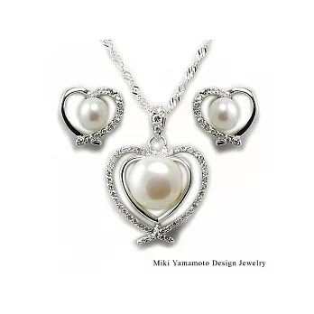 【山本美樹】馨甜 鏤空愛心造型 淡水珍珠奧地利水晶項鍊針式耳環套組(送高級珠寶盒)
