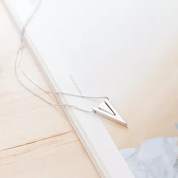 Sandra珊卓拉-個性勝利三角鎖骨鍊銀色