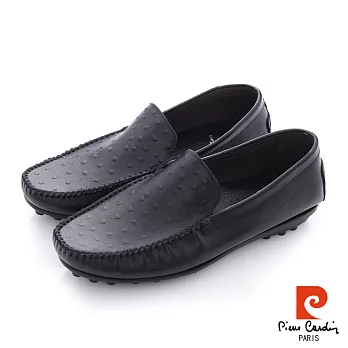 Pierre Cardin(男) -BOSS 雅仕風駝鳥皮壓紋直套素面休閒鞋 - 黑25.5黑
