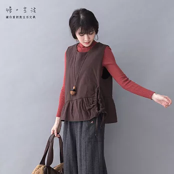 【慢。生活】魚尾襬側打結馬甲背心-F 5077 FREE咖啡