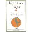 Light on Yoga： The Bible of Modern Yoga...