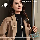 【伊飾童話】鏤空山茶 水鑽珍珠二合一胸針伸縮長鍊 山茶