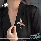 【伊飾童話】飛舞蝴蝶 水鑽水晶優雅氣質別針胸針 飛舞蝴蝶