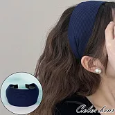 【卡樂熊】針織寬版坑條造型髮箍(五色)- 深藍色