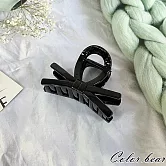 【卡樂熊】晶韌系列．微透光結飾造型抓夾/鯊魚夾- 交錯亮面黑