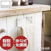 日本【YAMAZAKI】典雅雕花門板毛巾架(白)