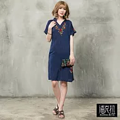 【潘克拉】V領彩線繡花捲洋裝-F　FREE藍