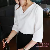 【Lockers 木櫃】V領簡約純色淑女襯衫(3色)白色
