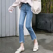 【初色】彈力不規則九分牛仔褲-共4色-92978(S-2XL可選)M淺藍