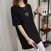 【Lockers 木櫃】簡約甜美愛心字母長款大擺T恤-3色黑色