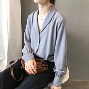 【初色】V字翻領貝殼扣襯衫-共2色-93986(M/L可選)M藍色