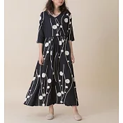 【e.life 質感衣著】赫拉之袍｜黑底白點寬鬆五分袖長洋裝 120014119F黑