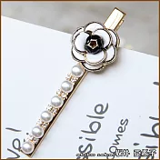 『坂井．亞希子』日本滴油工藝典雅山茶花珍珠邊夾 -白色