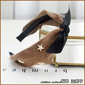 『坂井．亞希子』時尚蝴蝶結五角星造型毛絨髮箍 -駝色