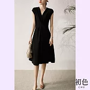 【初色】法式小黑裙時尚經典V領洋裝-黑色-61961(M-XL可選) XL 黑色