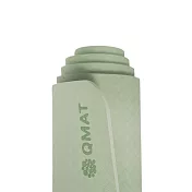 【QMAT】8mm瑜珈墊 台灣製(附贈束帶及收納網袋 運動墊 遊戲墊 發呆墊) 迷霧綠