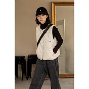 【慢。生活】日系疊穿菱格小口袋短款開扣夾棉背心 1999  FREE 杏色