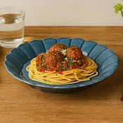 【日本cobono】Solell美濃燒 靜謐花形餐盤20cm ‧ 藍