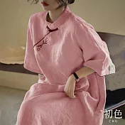 【初色】復古棉麻風立領刺繡寬鬆旗袍五分袖連身裙洋裝-共2色-34003(M-4XL可選) XL 粉紅色