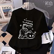 【初色】簡約手繪風文字小動物印花圓領短袖寬鬆中大尺碼T恤上衣女上衣-共2款2色-11572.11573(M-3XL可選) M 發呆小貓-黑色