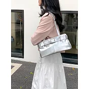 O-ni O-ni全新品精選優質皮革休閒鬆弛感皮帶個性設計百搭高級橫款時尚托特包(品質保證)(bag-6112) 銀色