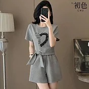 【初色】印花圓領短袖下擺綁帶T恤上衣女上衣+純色休閒褲寬褲短褲套裝-共2色-13118(M-2XL可選) M 灰色