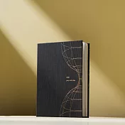 【女人迷商號 Womany Shop】2026 play with time 手帳 沉靜夜空黑（溫潤質感的絲光棉布紋硬殼）