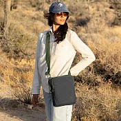 《TRAVELON》Voyages 3層防盜斜背包 - 苔黑