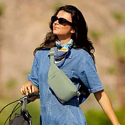 《TRAVELON》Roam雙層防盜斜背胸包 - 抹茶拿鐵