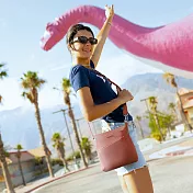 《TRAVELON》Roam 4層防盜斜背包 - 粉莓優格