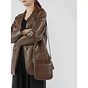 O-ni O-ni全新品精選優質真皮牛皮橫款方形輕薄精緻作工時尚大牌同款手機小物多用途超優質感腋下包(品質保證)(bag-6150) 咖啡色