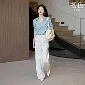 【初色】純色寬鬆通勤輕奢雅致翻領長袖襯衫上衣女上衣+休閒西裝褲寬褲長褲套裝-藍衣白褲-16357(M-XL可選) M 藍衣白褲