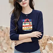 【MsMore】 品牌包印花長袖T恤寬鬆大碼減齡上衣# 126752 M 藍色