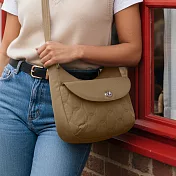 《TRAVELON》Runways 3層防盜斜背旋鈕彎月包 - 拿鐵棕