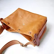 SUOLO|輕鬆生活 隨身牛皮側背/斜背包駝黃色