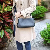 CLEDRAN|經典主打星 真皮珠扣皮革手拿/側背包 藍黑