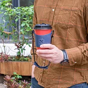 【預購商品】HANDIIN|曲線設計 日系手縫植鞣革牛皮杯套/咖啡提袋 深藍