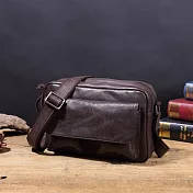 植鞣水洗牛革 復古中性側背包 深咖
