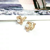 【Ada】氣質立體精緻小花朵造型珍珠耳環 耳夾 金色 珍珠耳環 夾式耳環 無耳洞