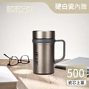 【IKUK 艾可】陶瓷內膽瓷芯手把保溫杯500ml(內膽陶瓷一體成形 無焊接縫 不掉漆) 鋼鐵灰