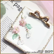 『坂井．亞希子』日系小清新粉嫩櫻花綠葉造型珍珠耳環 -單一款式
