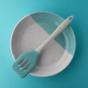 《Taylors Eye Witness》不沾鍋矽膠濾油鍋鏟(藍乳酪29cm) | 炒菜鏟 矽膠鍋鏟