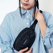 日本KiU 376-900 黑色 迷你大開口胸腰包 (男女老幼適用) 黑色