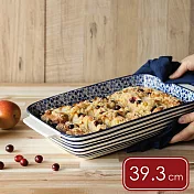 《NOW》雙耳長方瓷製烤盤(藍紋三角39.3cm) | 陶瓷烤盤