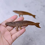 廢材小姐 書籤 手作木雕胡桃原木-大翅鯨(長9.7cm)